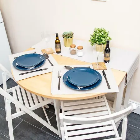 The Louis Armstrong- Modern 3 Bedroom Apartment, Super Close To The City Centre Cardiff Exterior photo